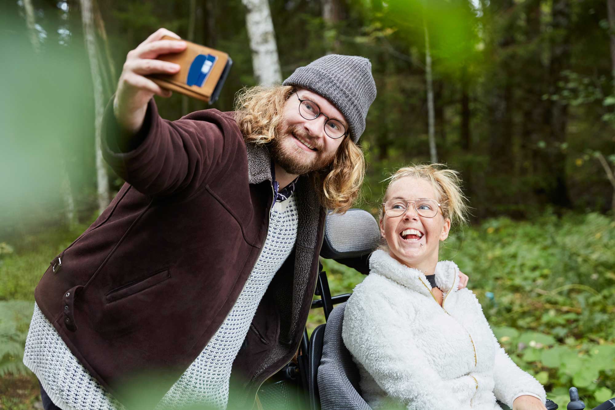 Assistent tar selfie med brukare